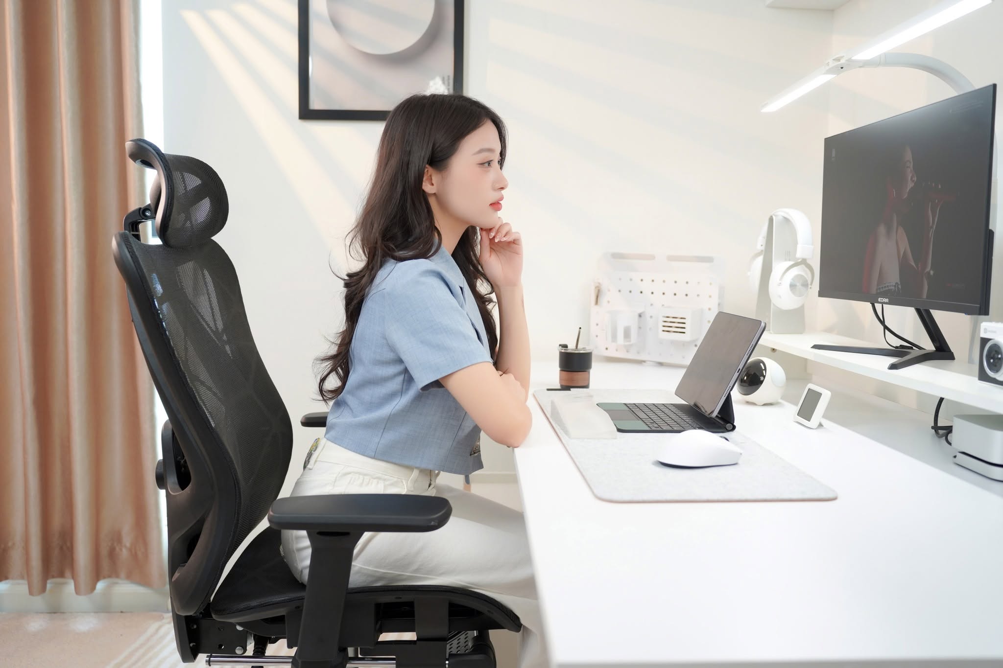 Góc làm việc với ghế công thái học